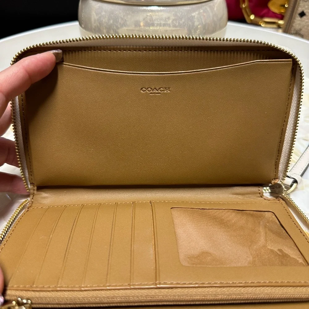 Coach Chalk Zip around Wallet Wristlet So Versatile!